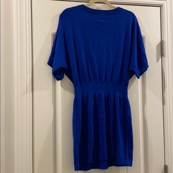 Express Dress, Short, Short Sleeves - Picture 2 of 5
